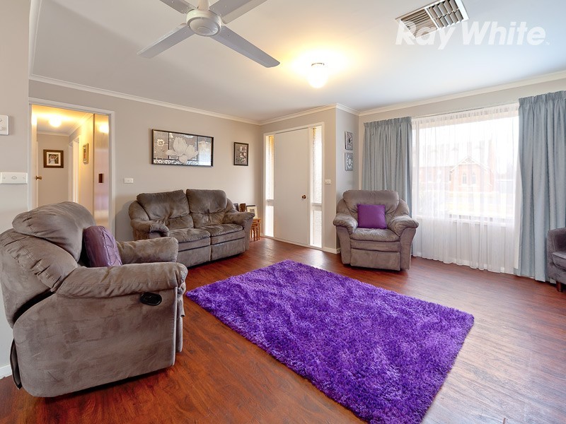 17 Hawkins Street, Howlong NSW 2643