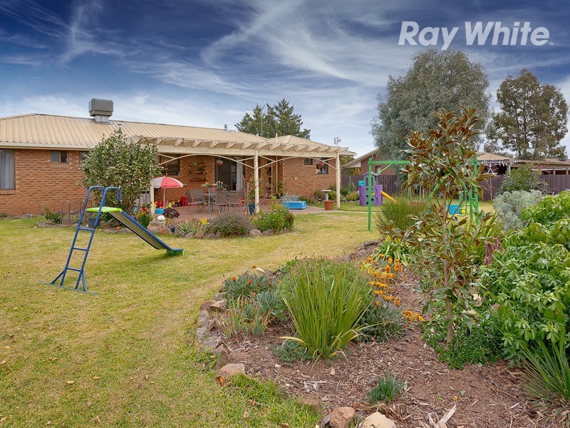 17 Hawkins Street, Howlong NSW 2643
