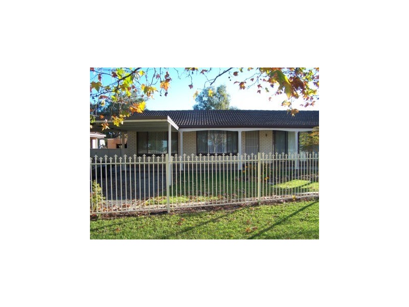 437 Urana Road, Lavington NSW 2641