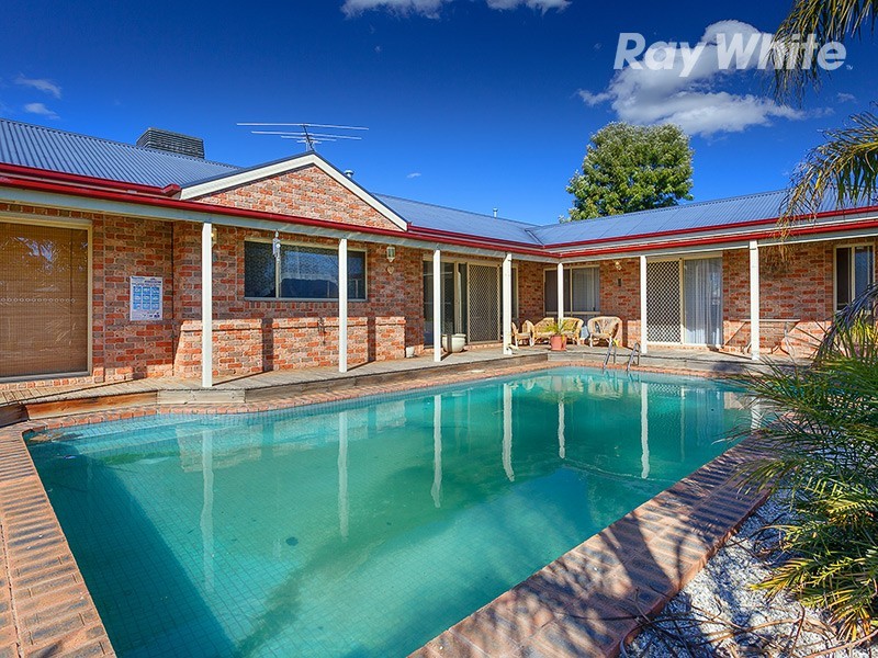 9 Pell Street, Howlong NSW 2643