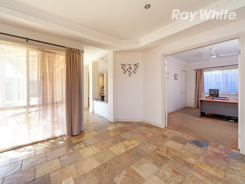 9 Pell Street, Howlong NSW 2643