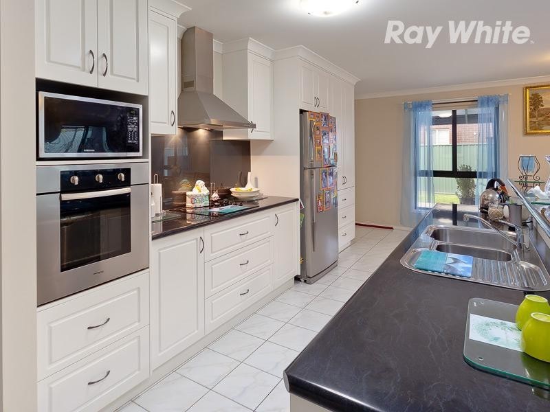 9 William Place, Howlong NSW 2643