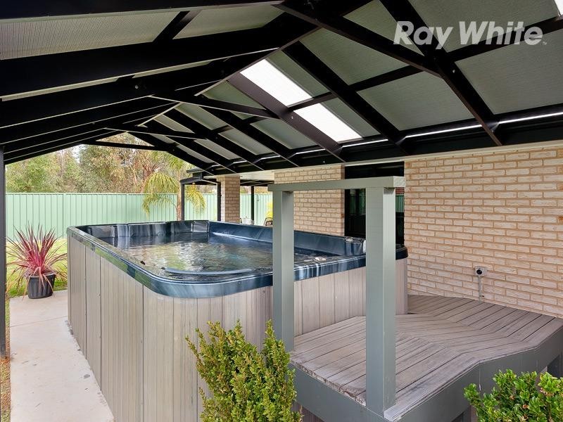 9 William Place, Howlong NSW 2643