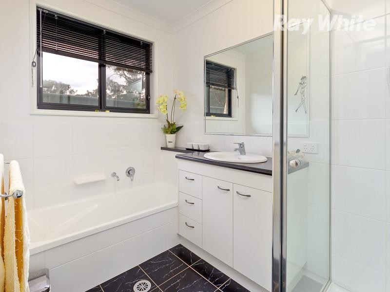 9 William Place, Howlong NSW 2643