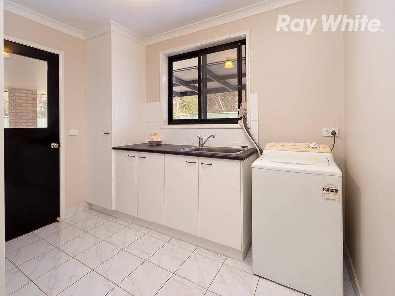 9 William Place, Howlong NSW 2643