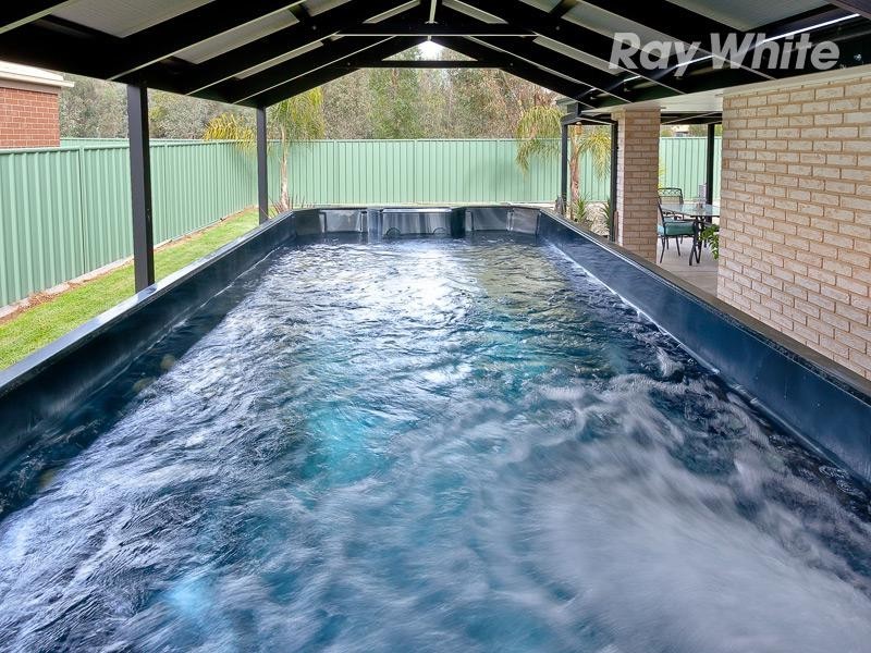 9 William Place, Howlong NSW 2643