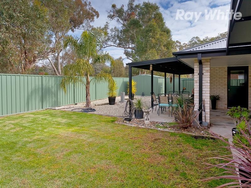 9 William Place, Howlong NSW 2643