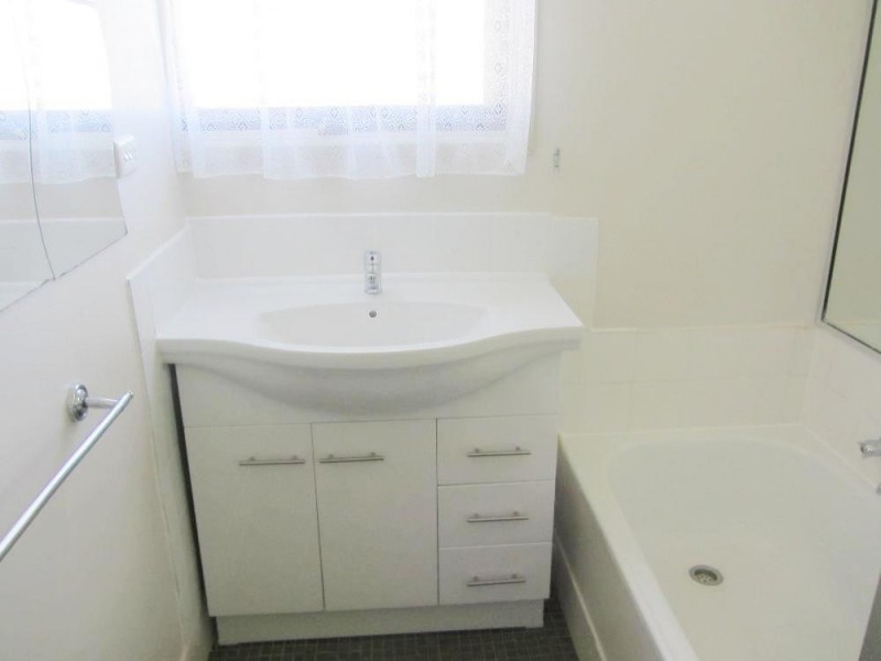 2 Algona Road, Lavington NSW 2641