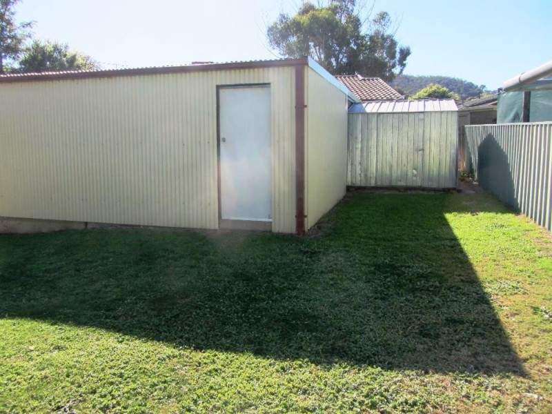 2 Algona Road, Lavington NSW 2641