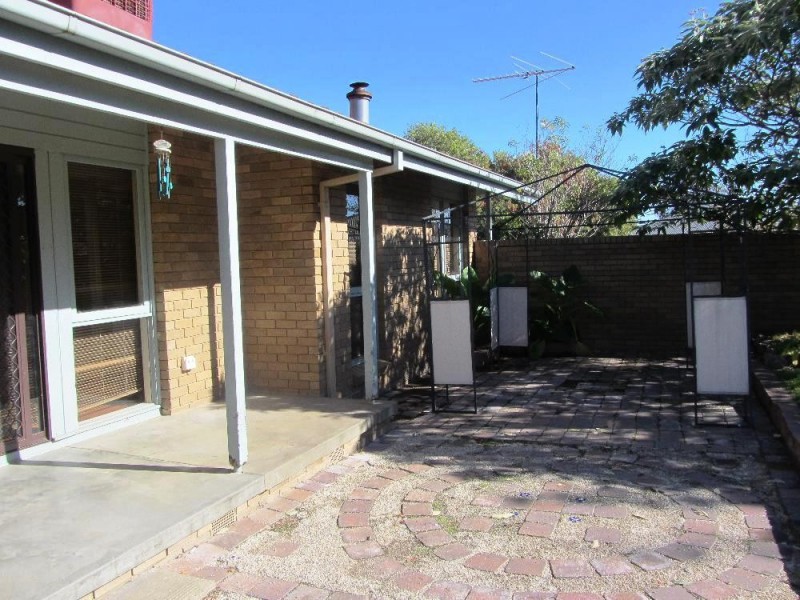 2 Algona Road, Lavington NSW 2641