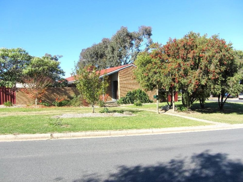 2 Algona Road, Lavington NSW 2641