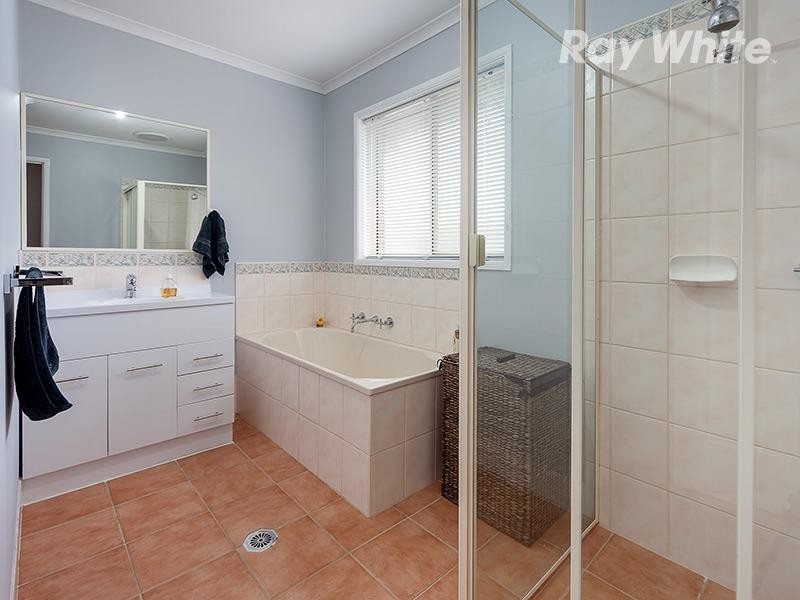 19 Donnolley Court, Lavington NSW 2641