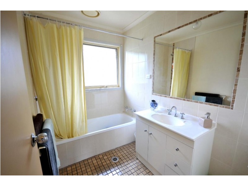 1 Barook Place, Lavington NSW 2641