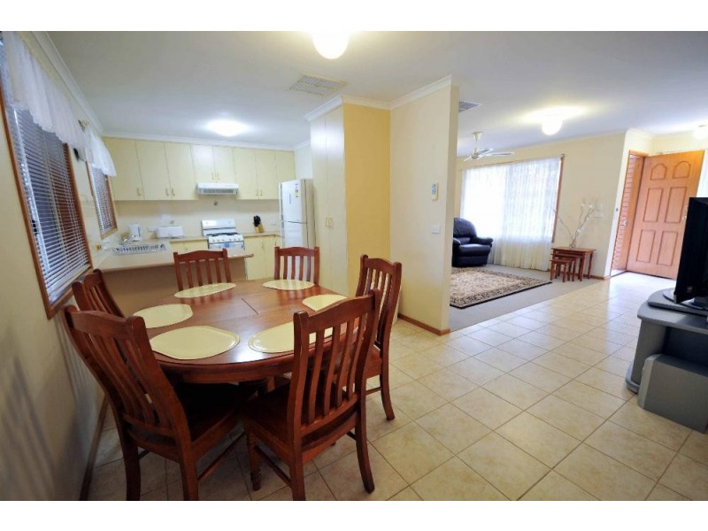9/381 Dick Road, Lavington NSW 2641