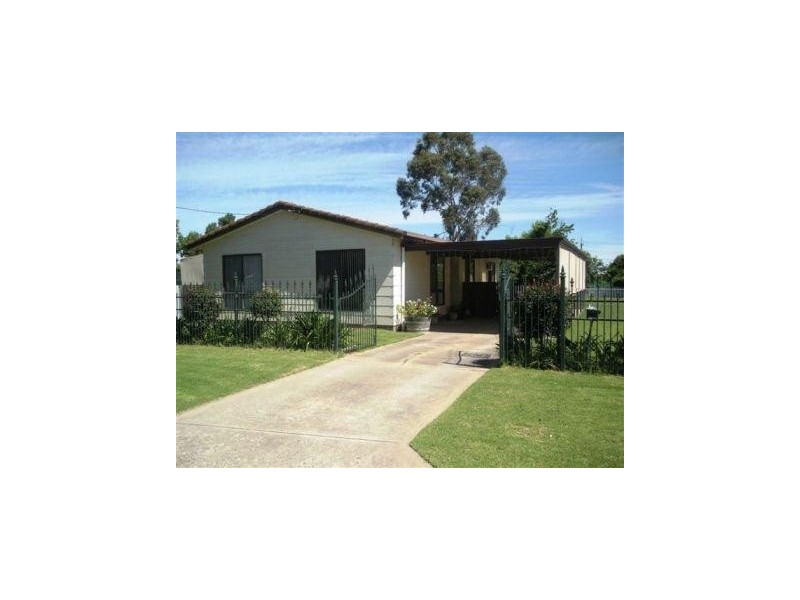 285 Clarence Street, Lavington NSW 2641