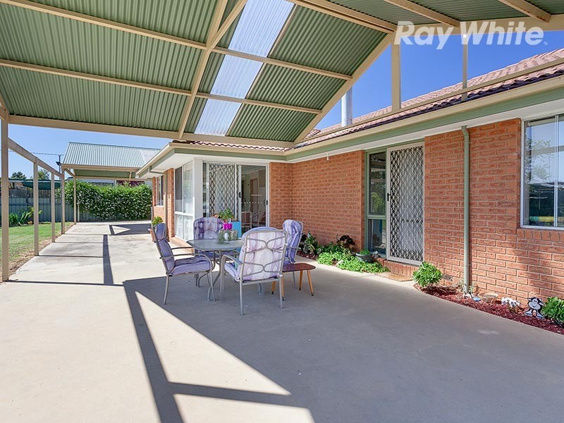 8 Balfour Street, Culcairn NSW 2660