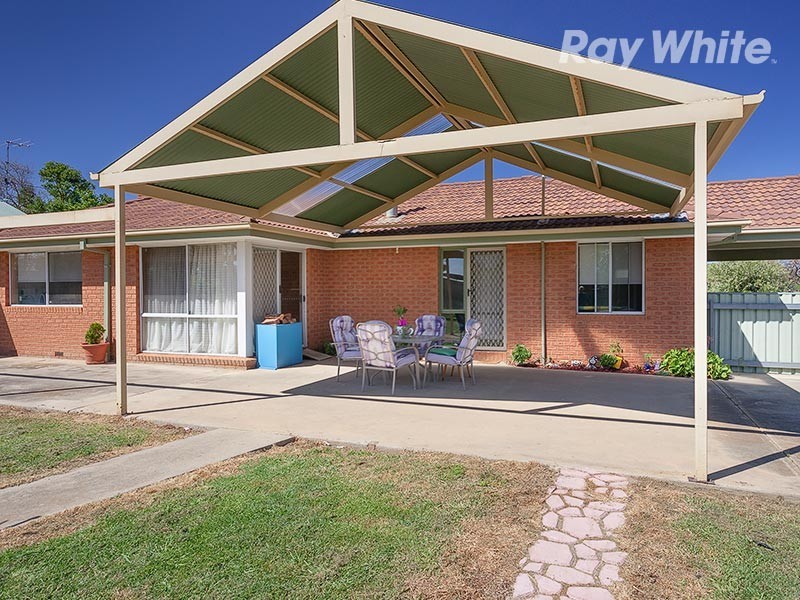 8 Balfour Street, Culcairn NSW 2660