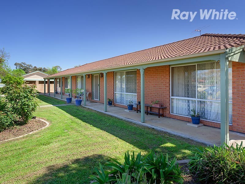 8 Balfour Street, Culcairn NSW 2660