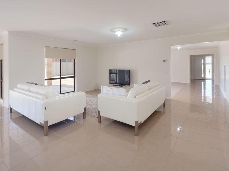 22 Oxford Street, Thurgoona NSW 2640