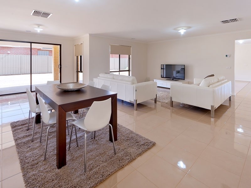 22 Oxford Street, Thurgoona NSW 2640