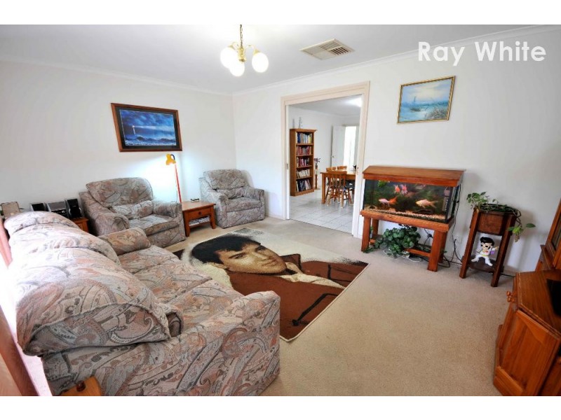 7 Howard Place, Norris Park, Lavington NSW 2641