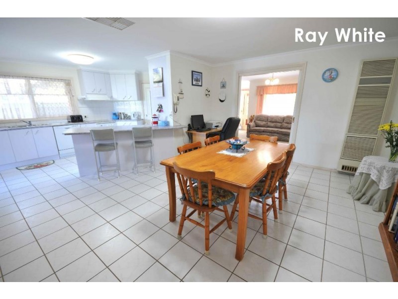 7 Howard Place, Norris Park, Lavington NSW 2641