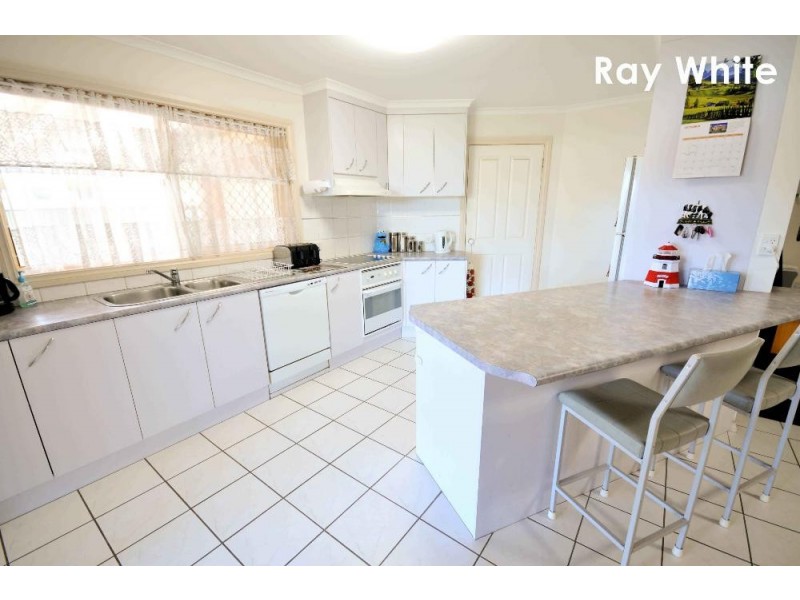 7 Howard Place, Norris Park, Lavington NSW 2641