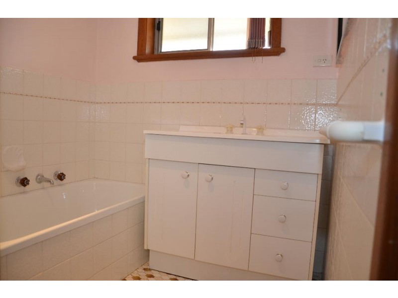 385 Dale Crescent, Lavington NSW 2641