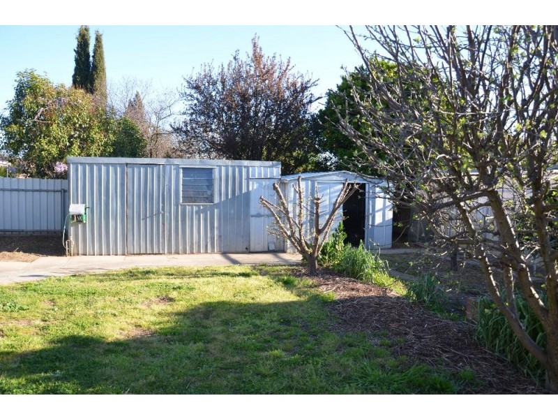 385 Dale Crescent, Lavington NSW 2641