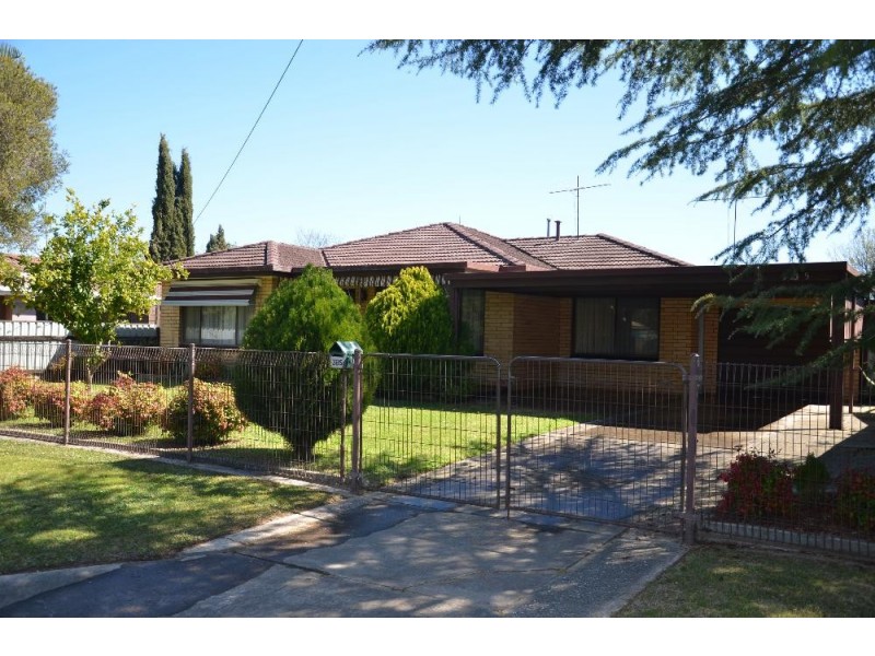 385 Dale Crescent, Lavington NSW 2641