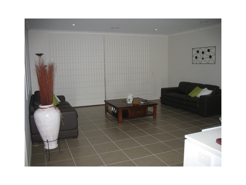 11 Featherstone Avenue, Albury NSW 2640