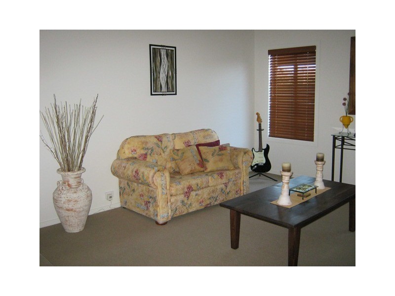 11 Featherstone Avenue, Albury NSW 2640