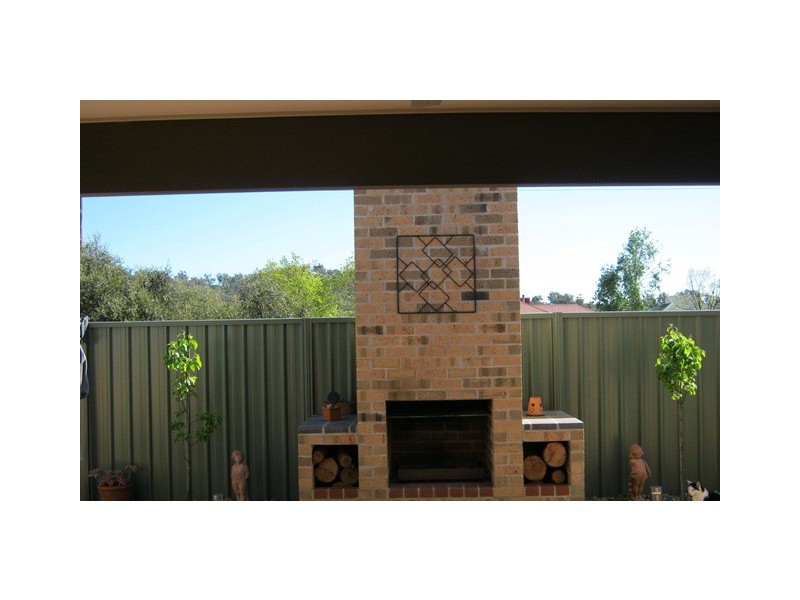 11 Featherstone Avenue, Albury NSW 2640