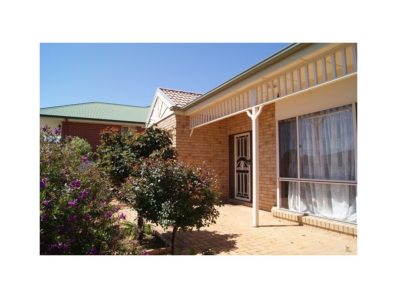 15 Orchard Way Hamilton Valley, Lavington NSW 2641