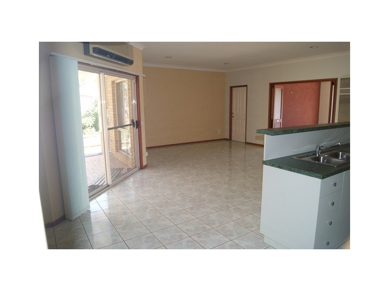 15 Orchard Way Hamilton Valley, Lavington NSW 2641