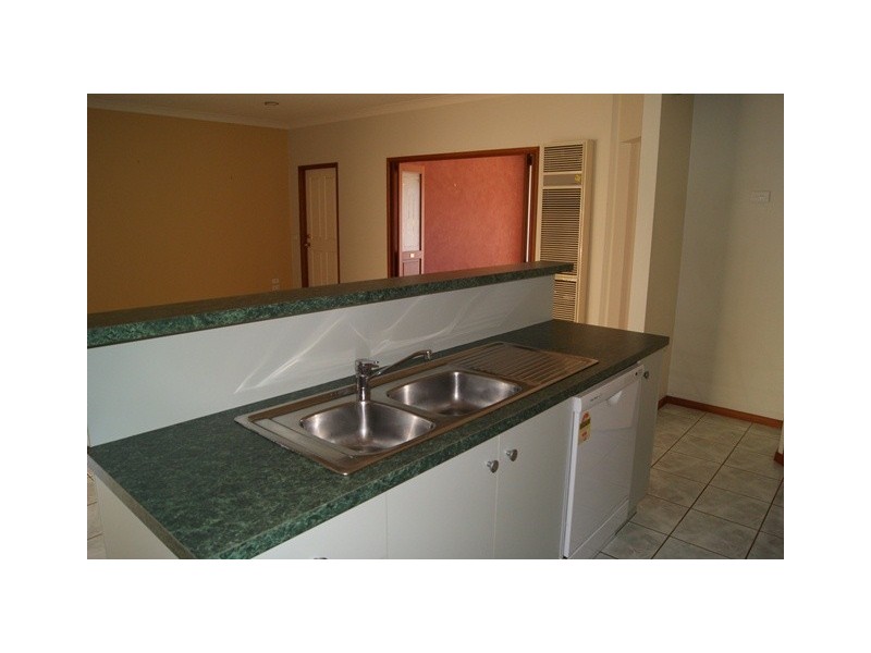 15 Orchard Way Hamilton Valley, Lavington NSW 2641