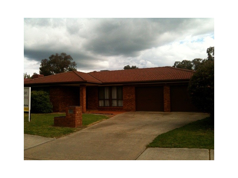 21 Neptune Drive, Lavington NSW 2641