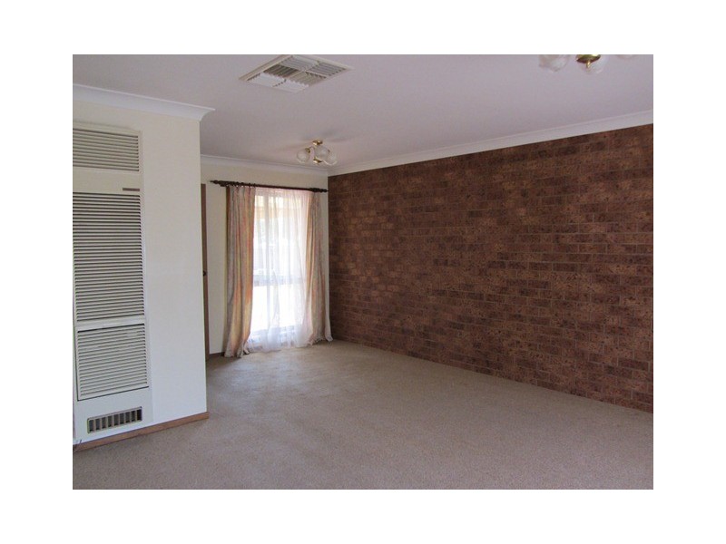 21 Neptune Drive, Lavington NSW 2641