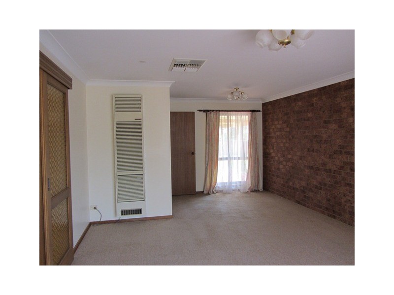 21 Neptune Drive, Lavington NSW 2641