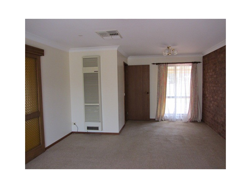 21 Neptune Drive, Lavington NSW 2641