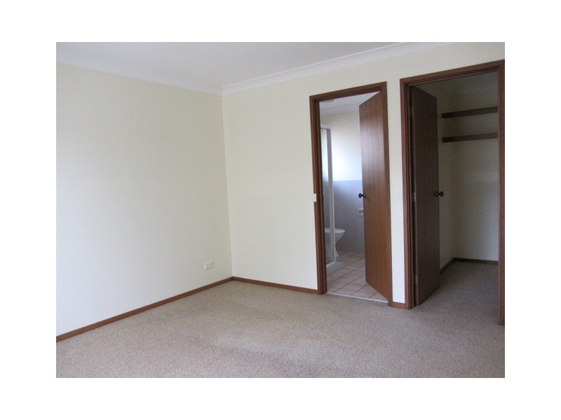 21 Neptune Drive, Lavington NSW 2641