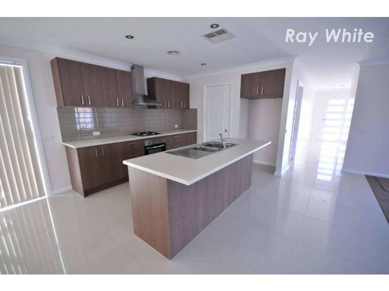 15 Chafia Place, Lavington NSW 2641