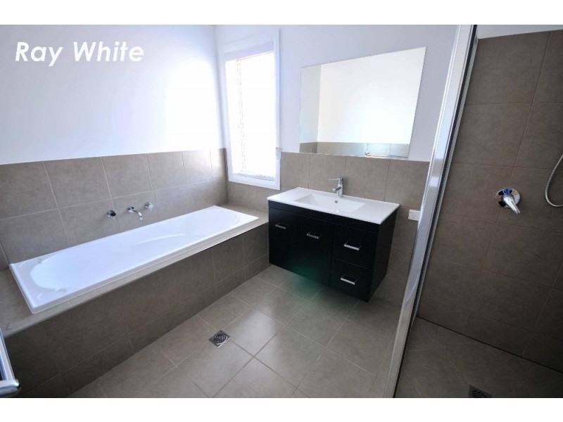 15 Chafia Place, Lavington NSW 2641