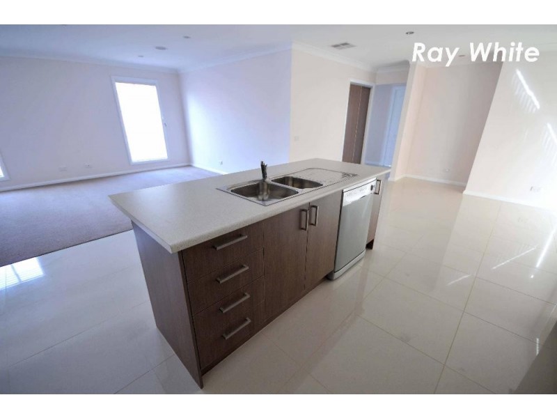 15 Chafia Place, Lavington NSW 2641