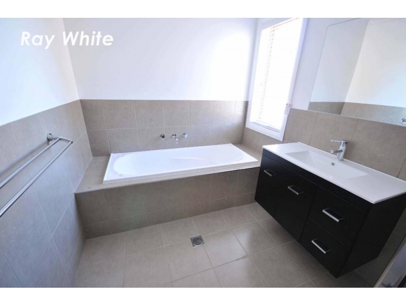 15 Chafia Place, Lavington NSW 2641