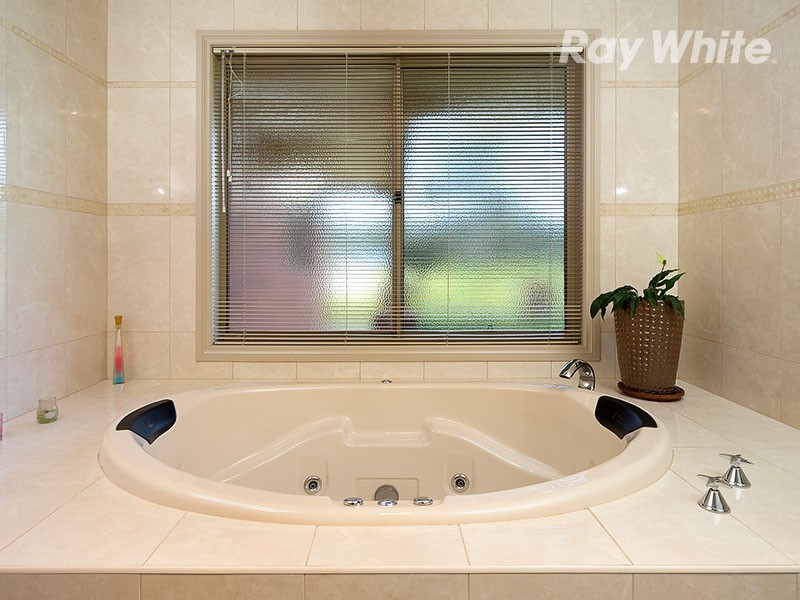 11 Sullivans Drive, Jindera NSW 2642