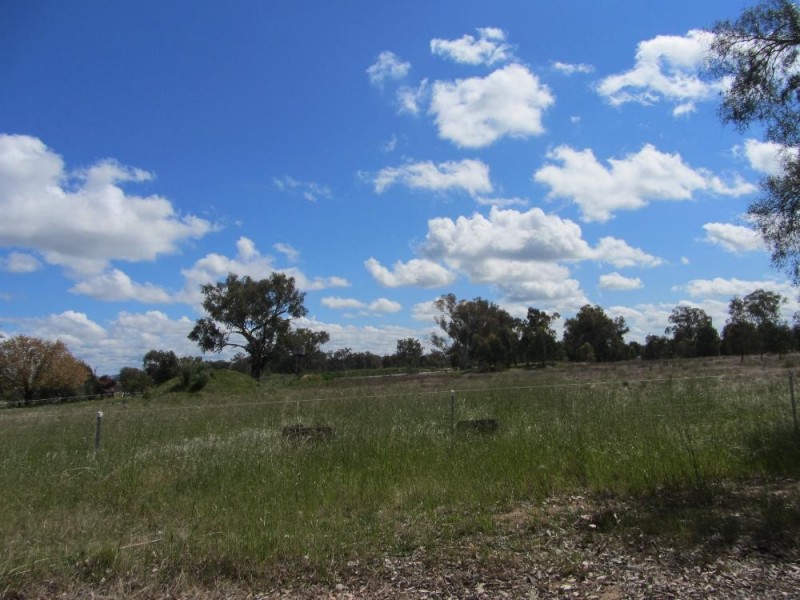 11 Range View Drive (Off Hawthorn Road), Jindera NSW 2642