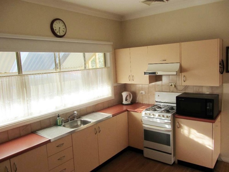 442 Hall Avenue, Lavington NSW 2641