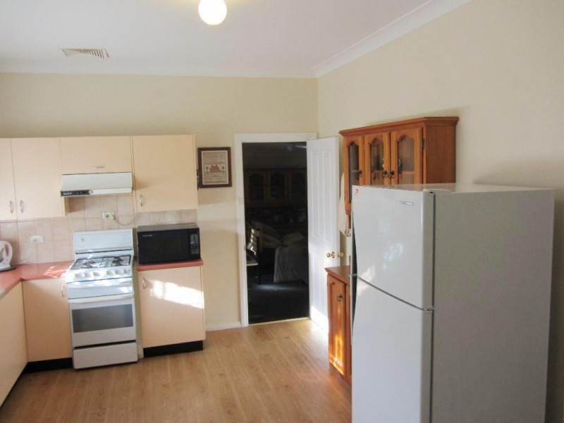 442 Hall Avenue, Lavington NSW 2641