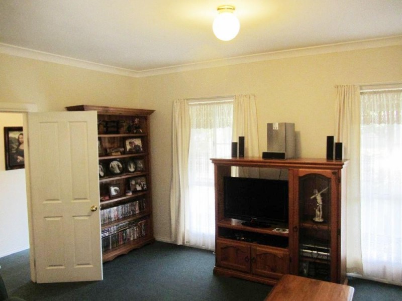 442 Hall Avenue, Lavington NSW 2641